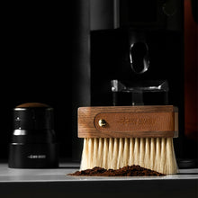 تحميل الصورة في عارض المعرض ،LINE LEATHER SHEATH BRUSH