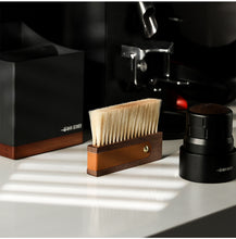 تحميل الصورة في عارض المعرض ،LINE LEATHER SHEATH BRUSH