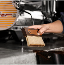 تحميل الصورة في عارض المعرض ،LINE LEATHER SHEATH BRUSH