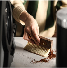 تحميل الصورة في عارض المعرض ،LINE LEATHER SHEATH BRUSH