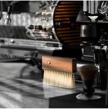 تحميل الصورة في عارض المعرض ،LINE LEATHER SHEATH BRUSH