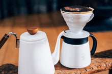 تحميل الصورة في عارض المعرض ،هاريو - وعاء تقديم من الفولاذ المقاوم للصدأ V60 الذي يحتفظ بالحرارة