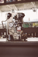 تحميل الصورة في عارض المعرض ،ليليت مارا X