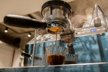 تحميل الصورة في عارض المعرض ،LOVERAMICS - الزجاج الملتوي