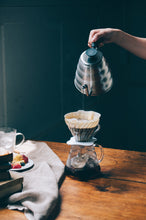 Load image into Gallery viewer, HARIO V60 Glass Range Server
