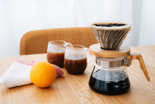 Load image into Gallery viewer, HARIO - V60 GLASS DRIPPER 02 - OLIVE WOOD HOLDER
