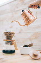 Load image into Gallery viewer, HARIO - V60 GLASS DRIPPER 02 - OLIVE WOOD HOLDER
