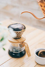 Load image into Gallery viewer, HARIO - V60 GLASS DRIPPER 02 - OLIVE WOOD HOLDER
